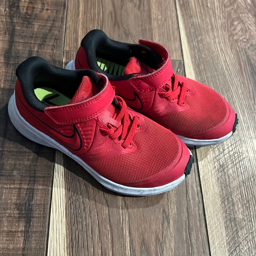 Toddler Boys Nike shoes size 11c great condition